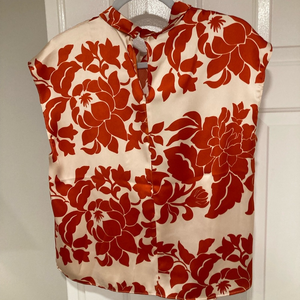 MNG top with neck detail US10
